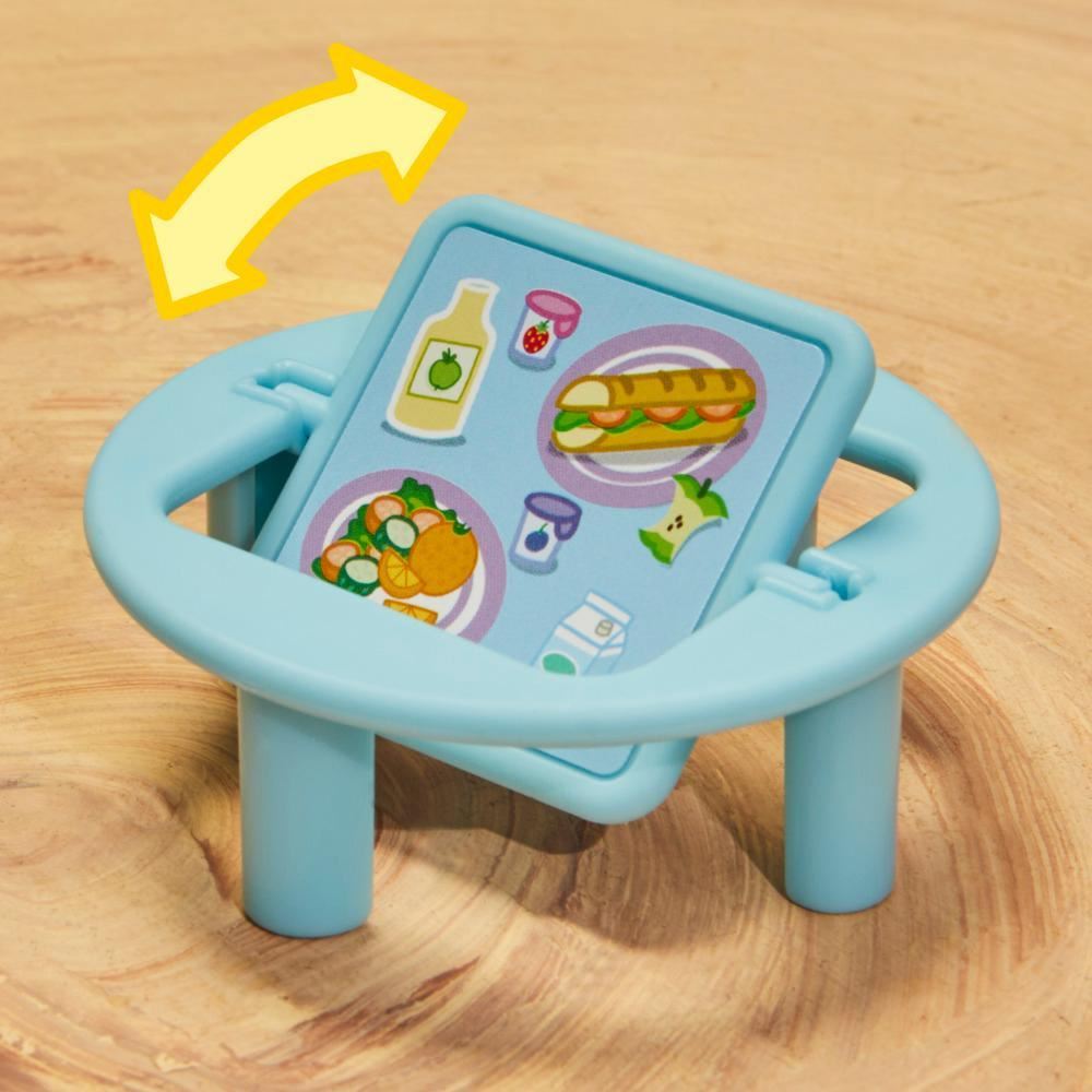 Peppa’s Playgroup F8868 – Peppa Pig 5-Figure Set with Classroom Accessories | Preschool Playset for Kids